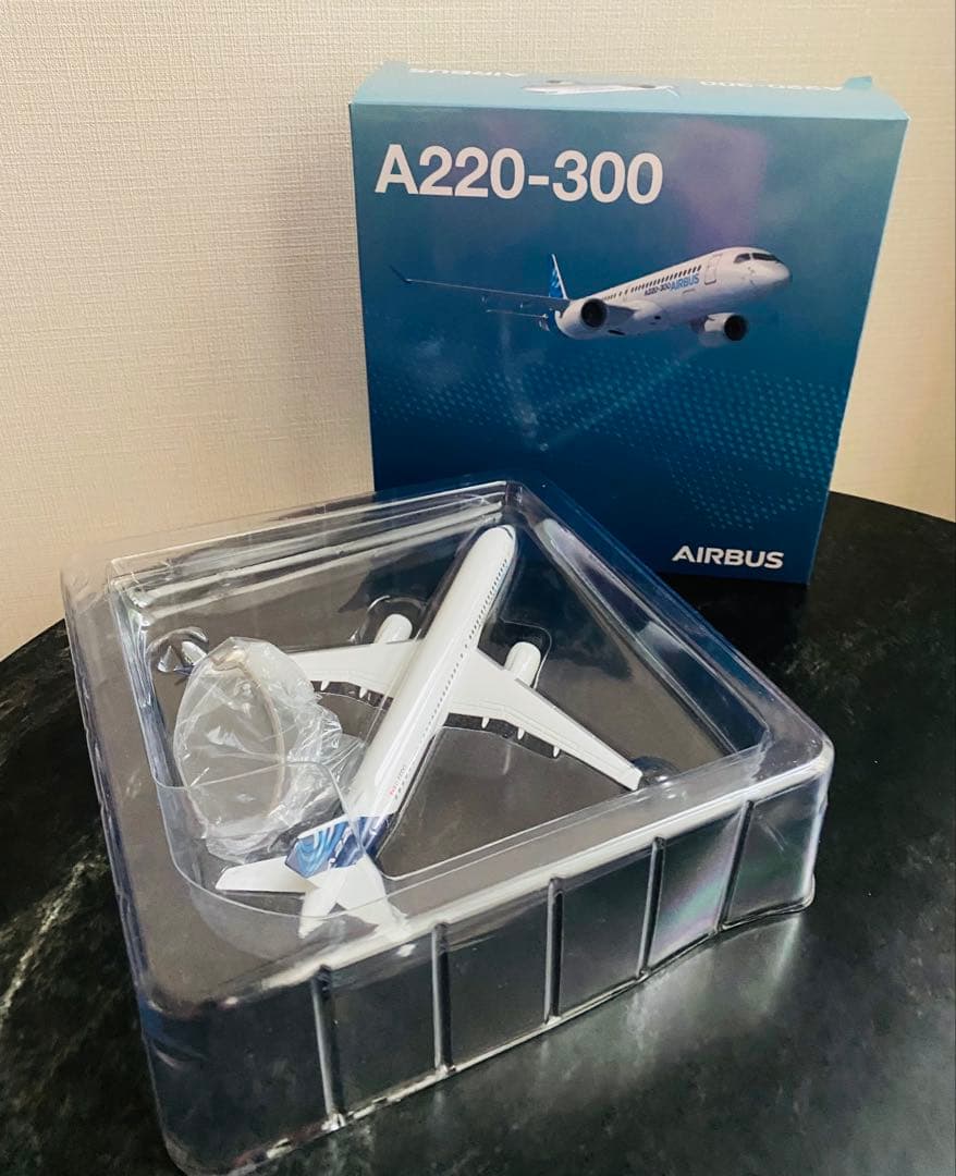 AIRBUS A220-300 1/200 スケールモデル