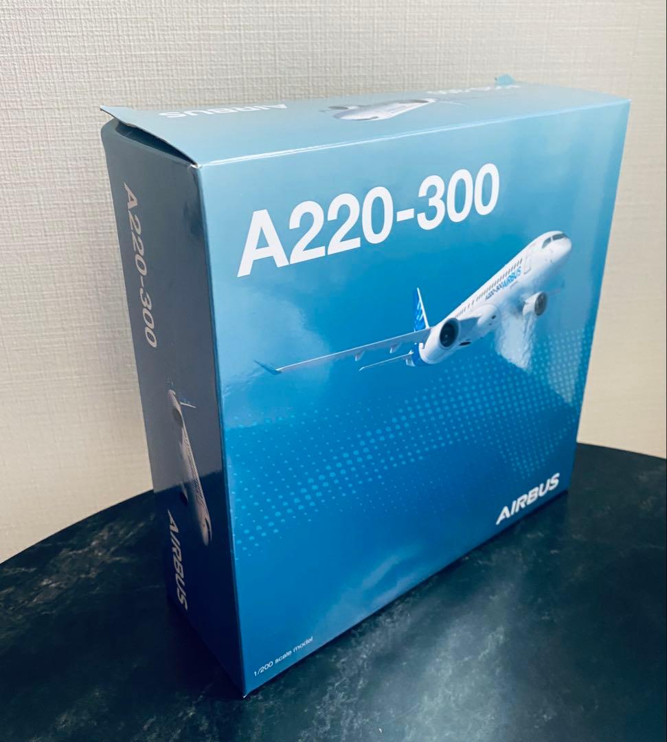 AIRBUS A220-300 1/200 スケールモデル