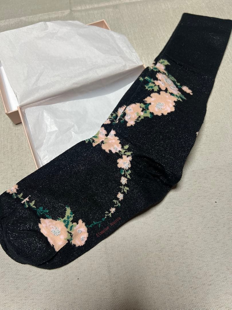 Simone Rocha フラワープリントソックス　花柄ラメ入り黒花柄ソックス