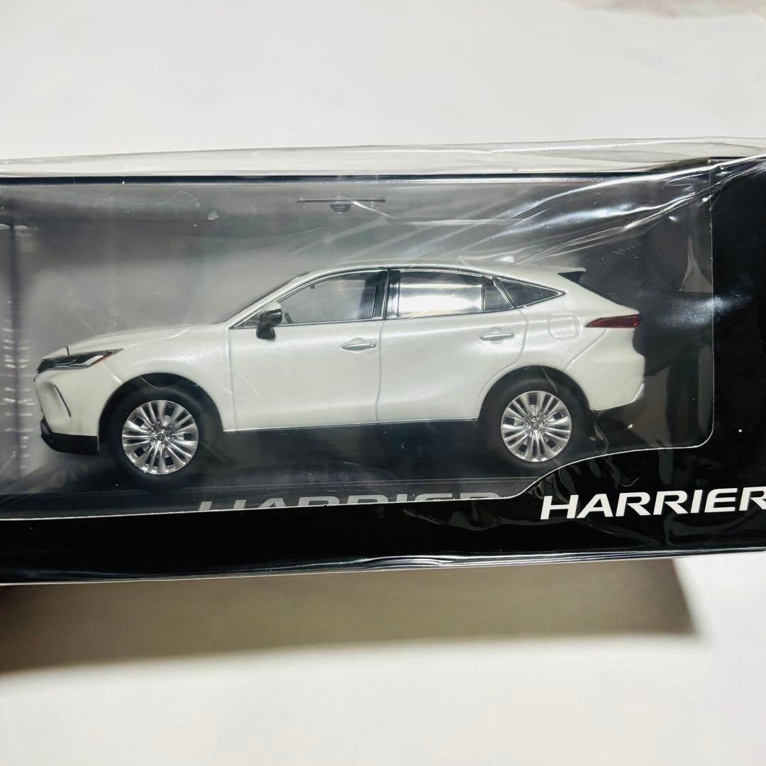 トヨタ ハリアー 1/30 ミニカー ホワイトパール 新品 未開封品