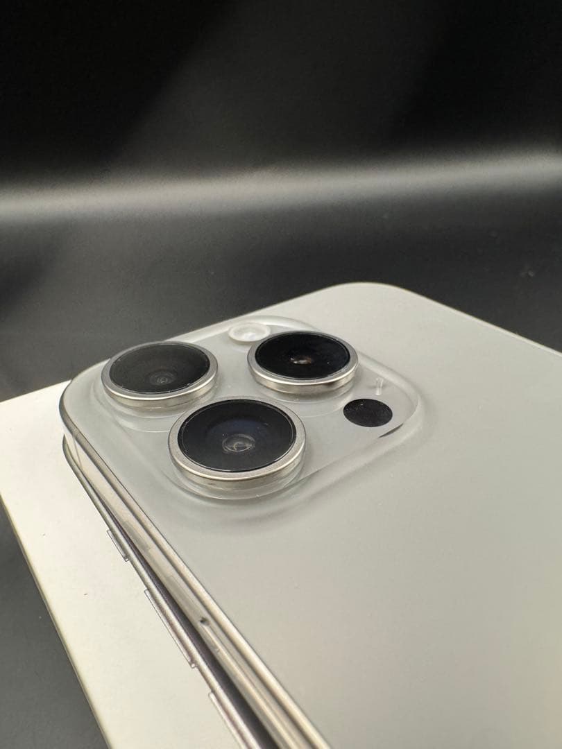 【美品】iPhone 15 Pro ナチュラルチタニウム 128GB