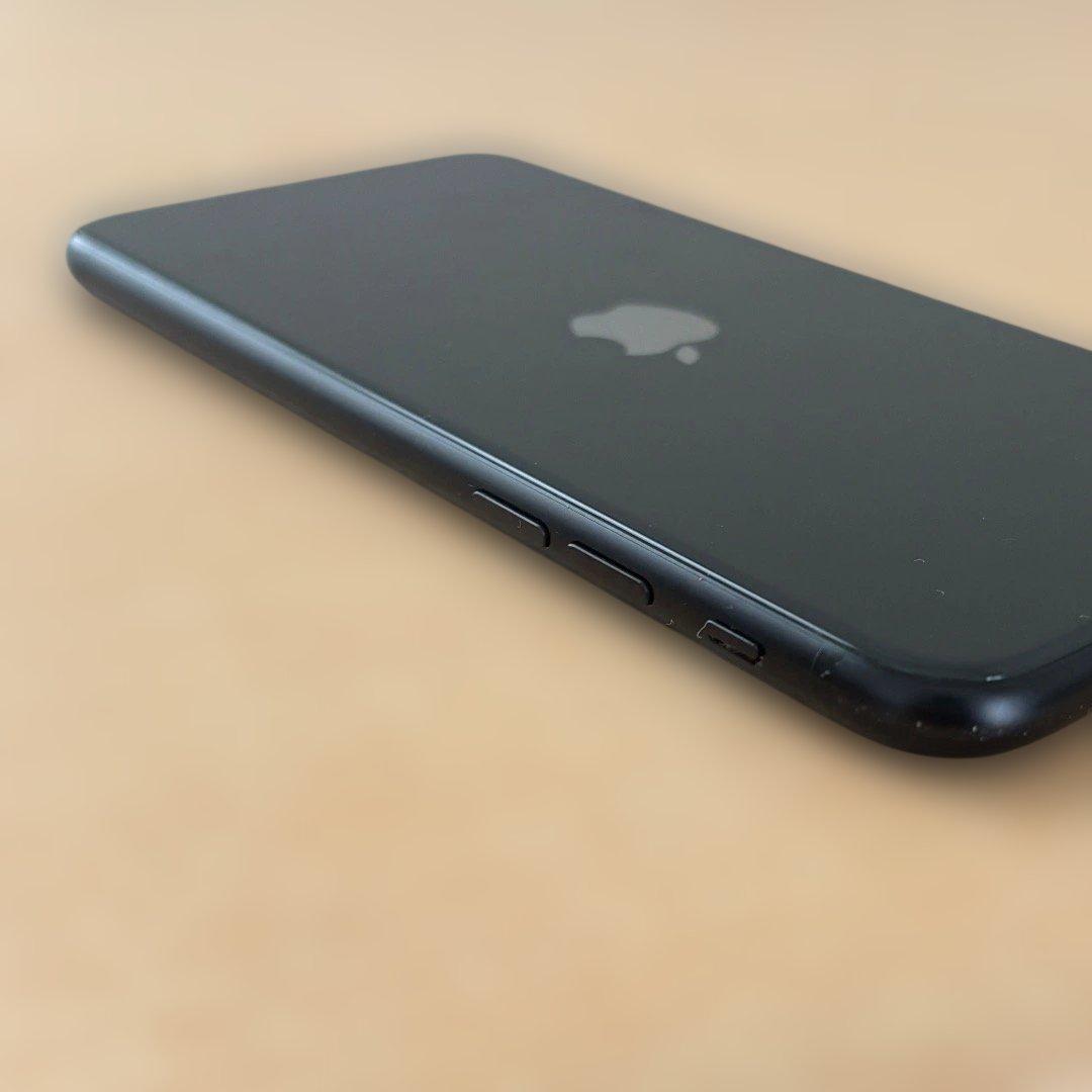 iPhone SE (第2世代) 128G バッテリー100%